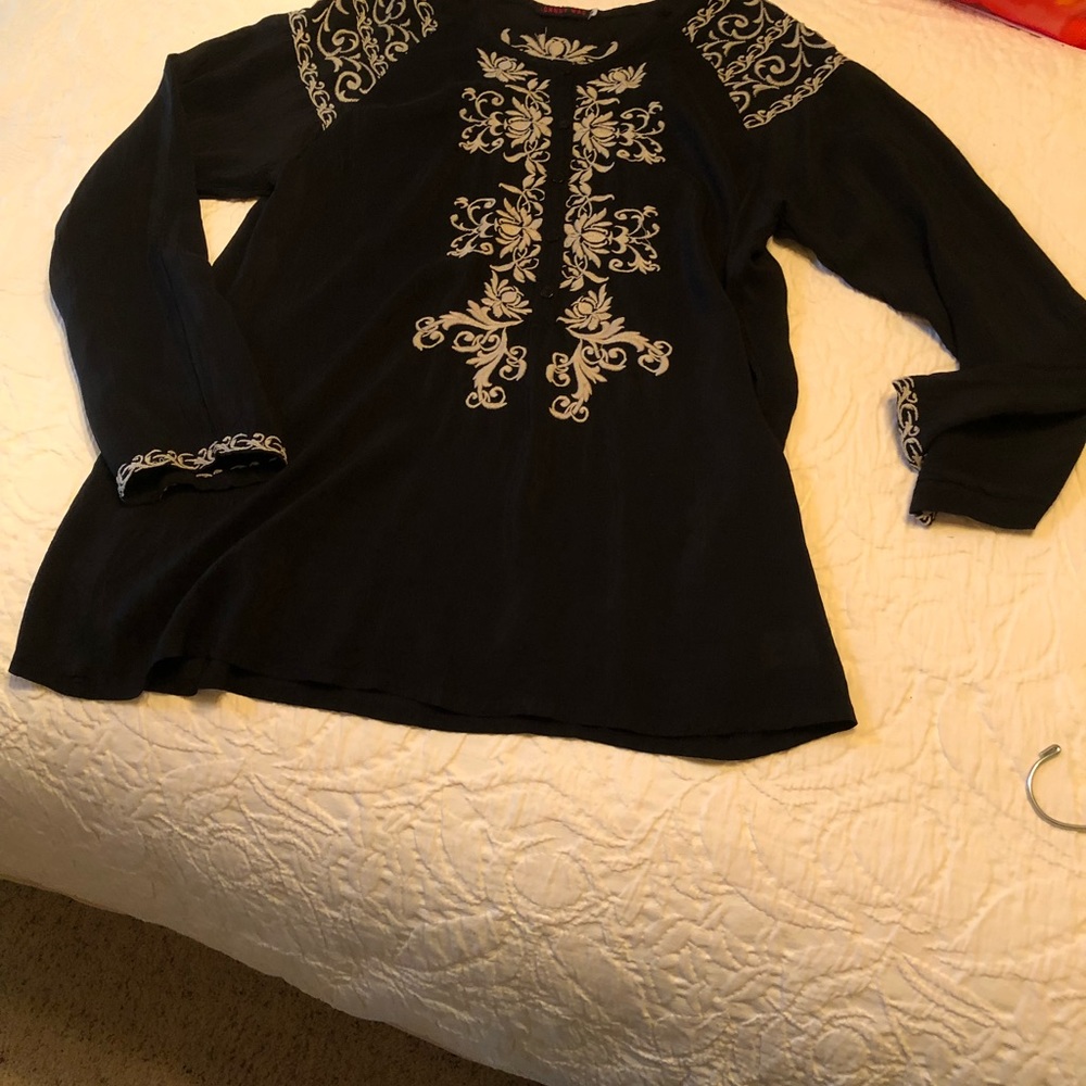Black/creme tunic